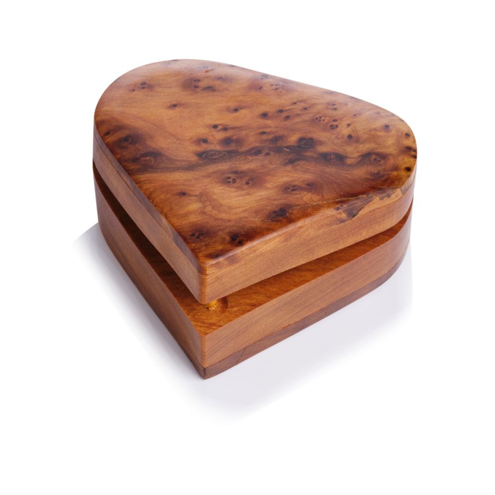 Boîte à bijoux en cœur. Bois de thuya